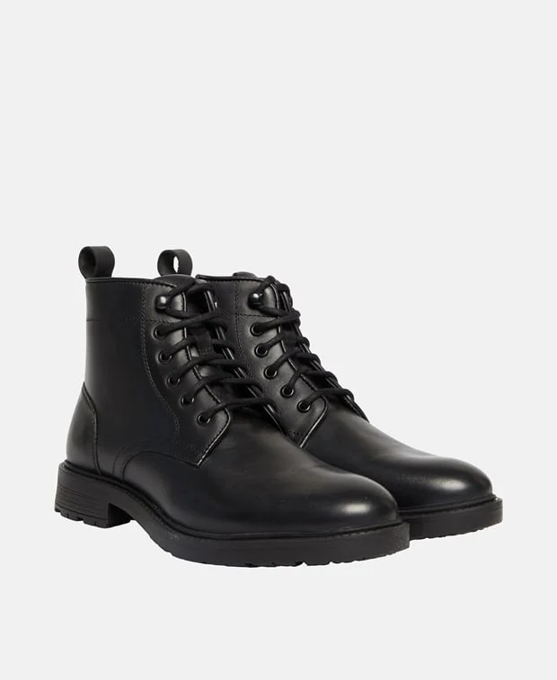 Schnürstiefeletten