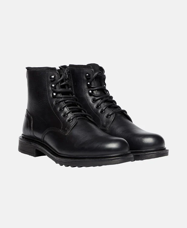 Schnürstiefeletten