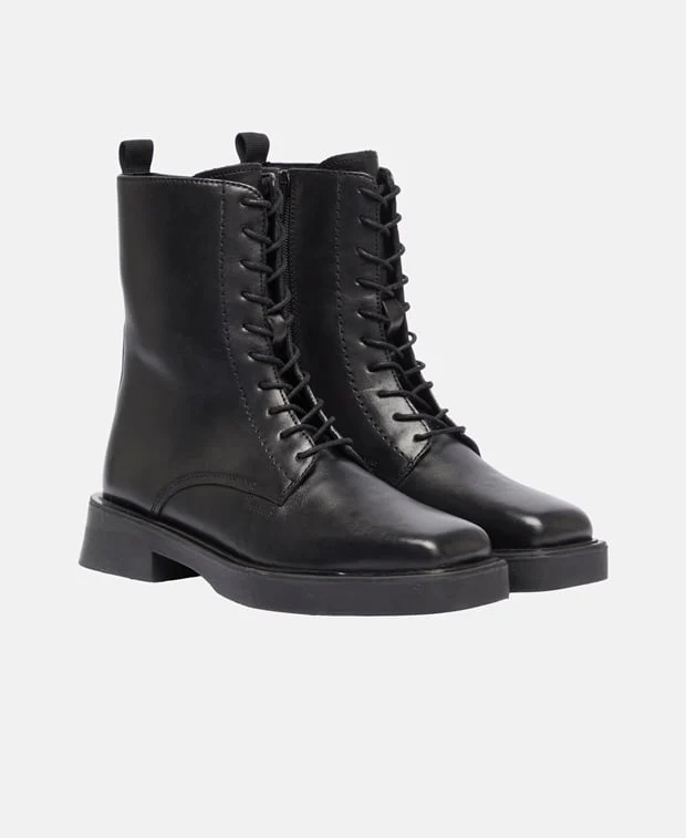 Schnürstiefeletten