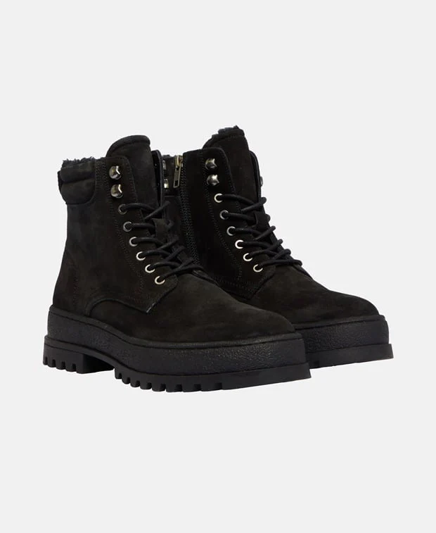 Schnürstiefeletten