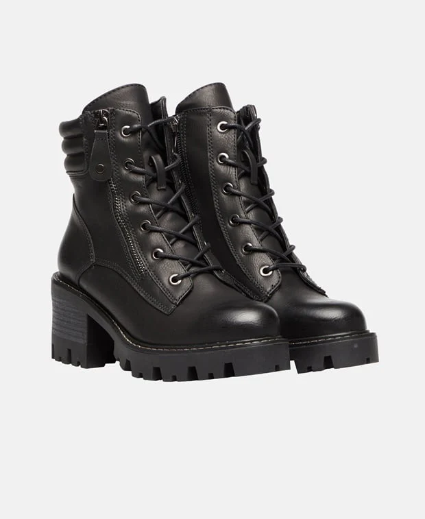 Schnürstiefeletten
