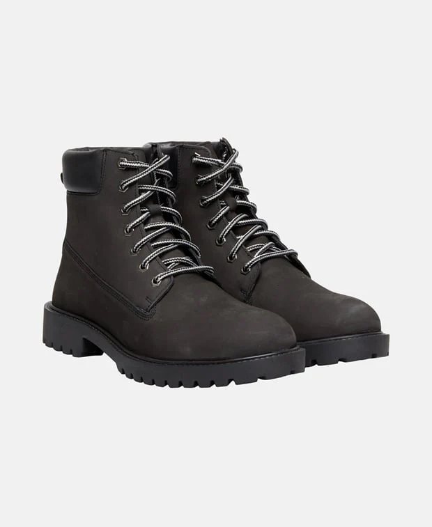 Schnürstiefeletten