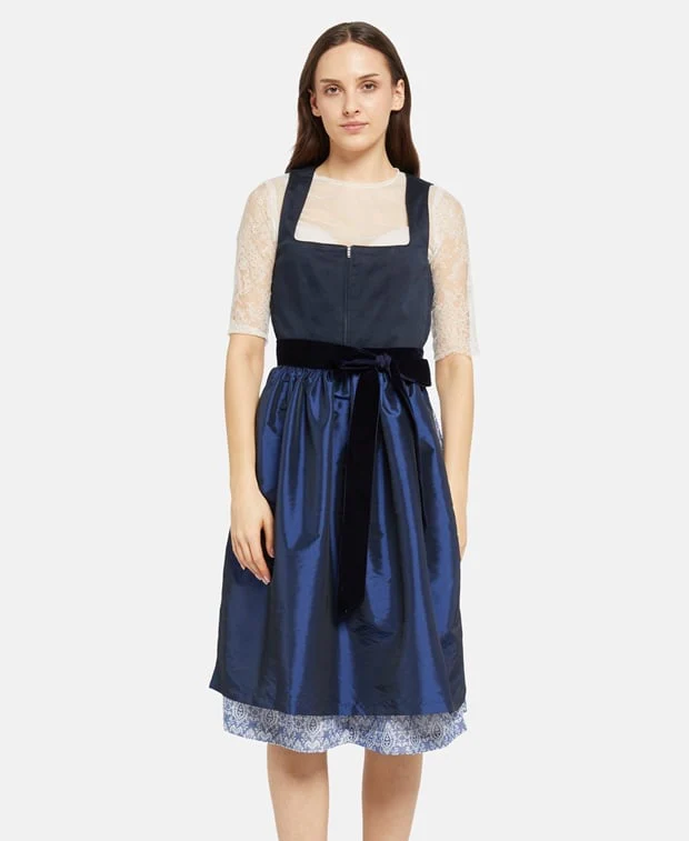 Dirndl mit Schürze
