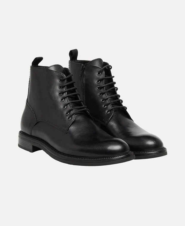 Schnürstiefeletten