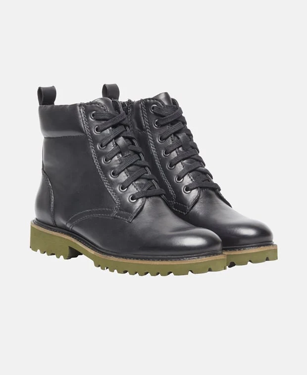 Schnürstiefeletten