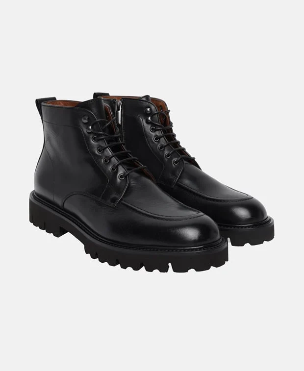 Schnürstiefeletten
