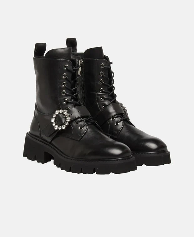 Schnürstiefeletten