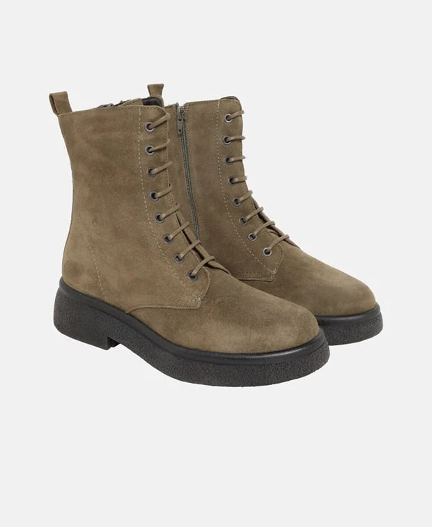 Schnürstiefeletten
