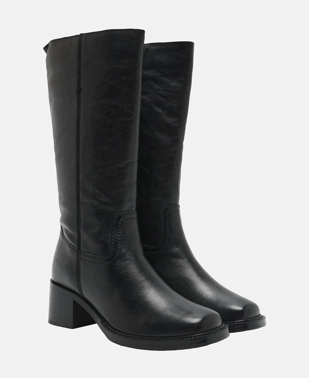 Wadenhohe Stiefel