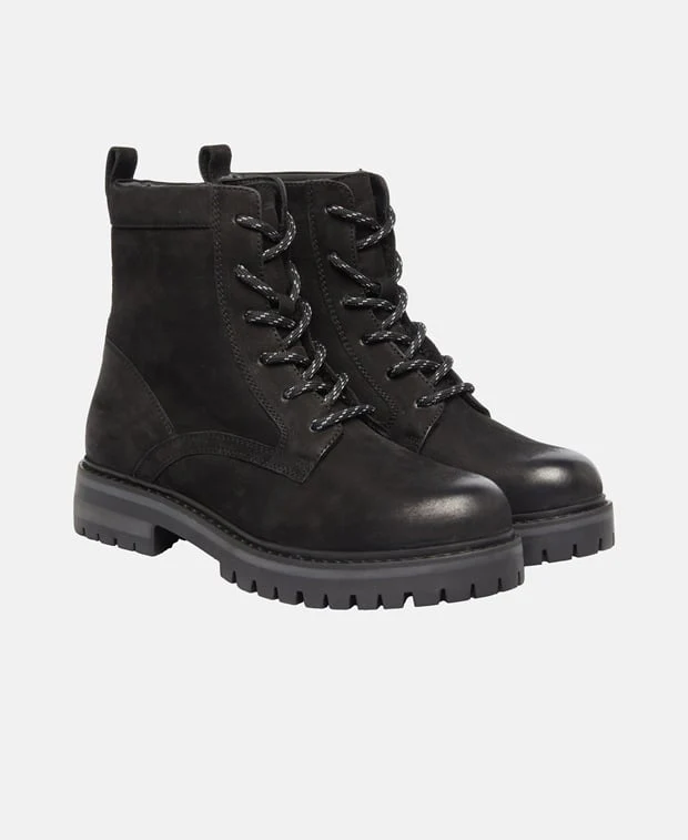 Schnürstiefeletten