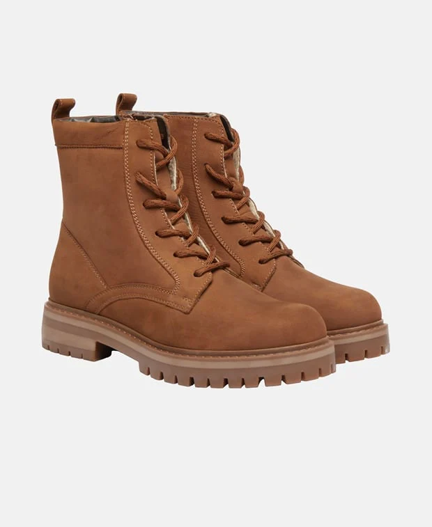 Schnürstiefeletten