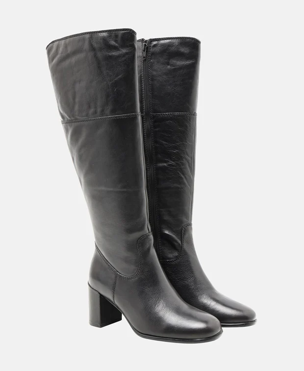 Wadenhohe Stiefel