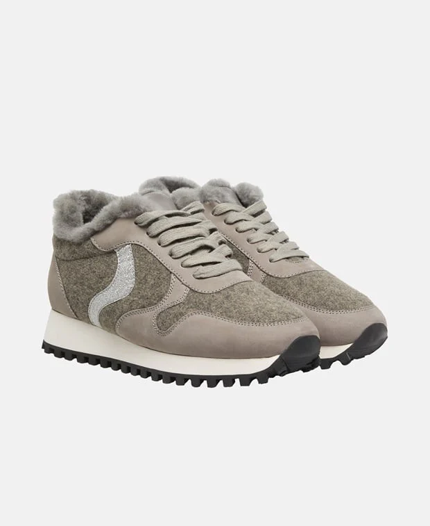 Sneaker