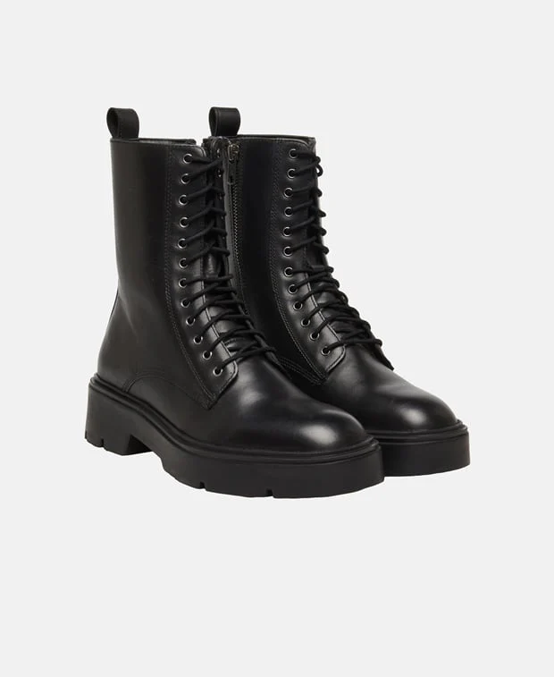 Schnürstiefeletten