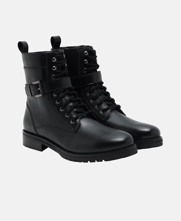 Schnürstiefeletten
