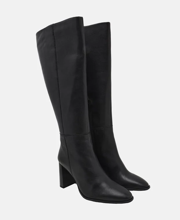Wadenhohe Stiefel