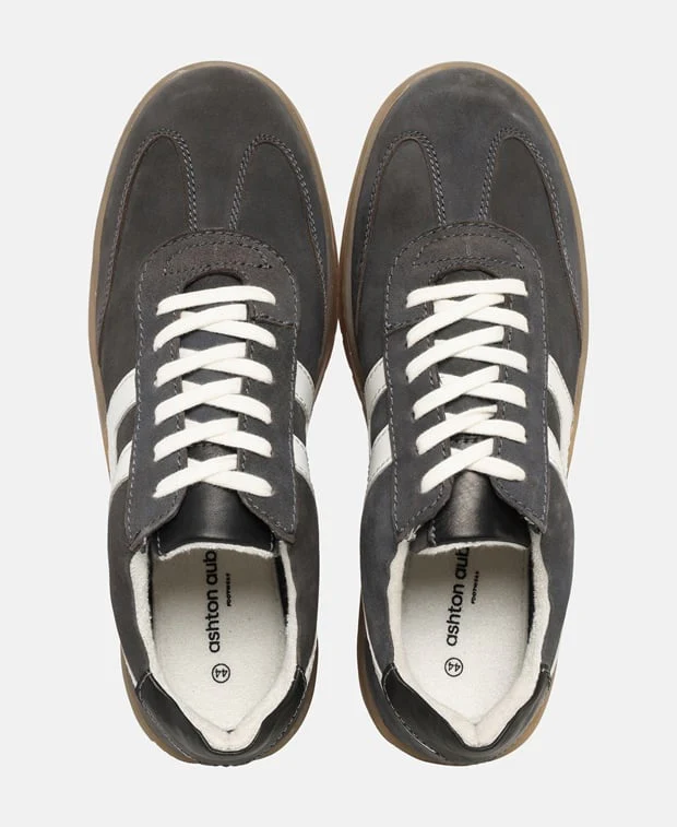 Sneaker - Image 3