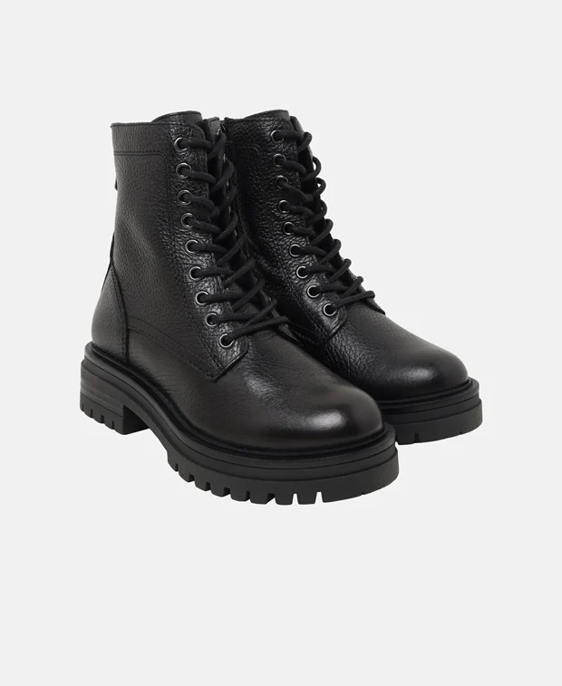 Schnürstiefeletten
