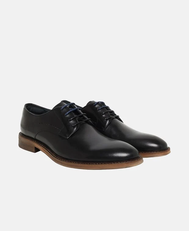 Schnürschuhe