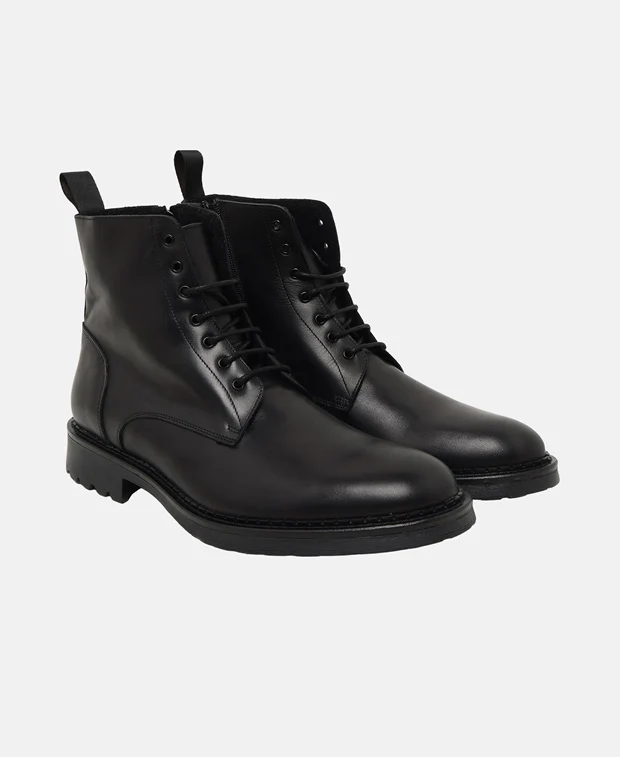 Schnürstiefeletten