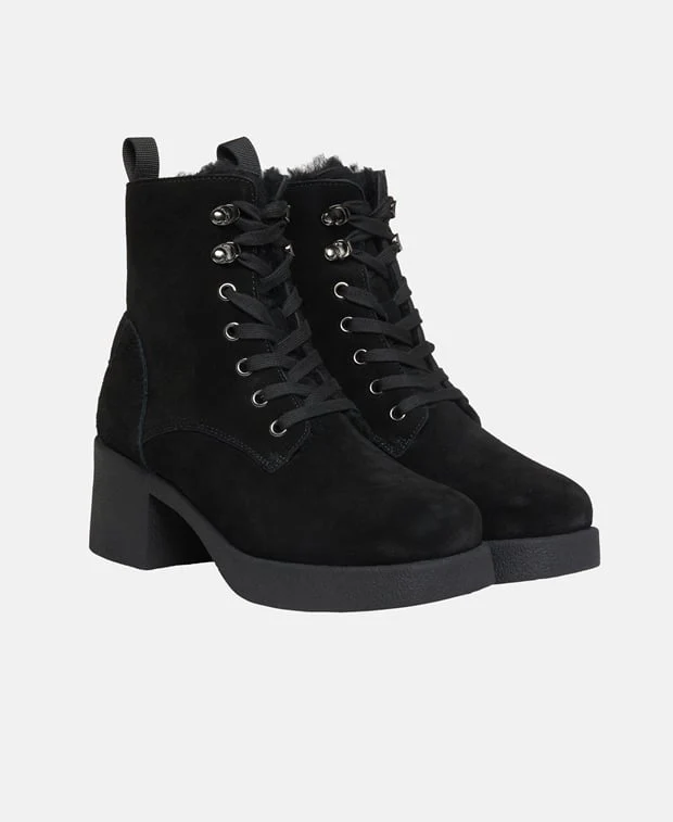Schnürstiefeletten