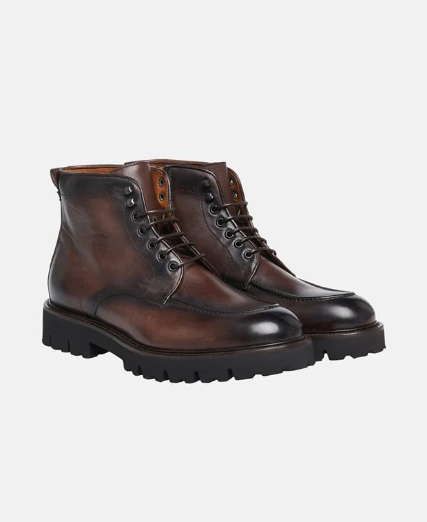 Schnürstiefeletten