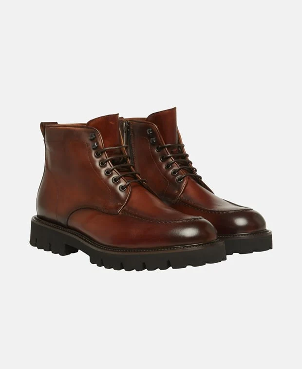 Schnürstiefeletten
