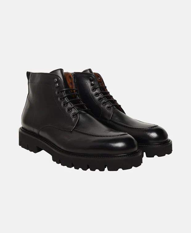 Schnürstiefeletten