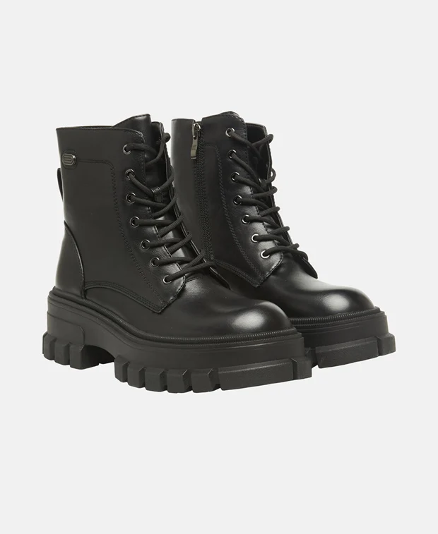 Schnürstiefeletten