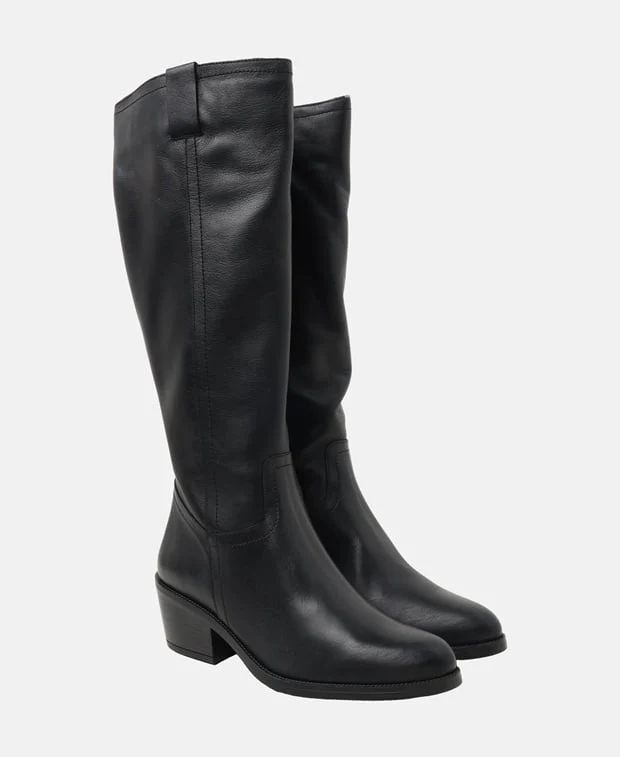 Wadenhohe Stiefel