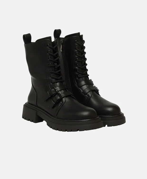 Schnürstiefeletten