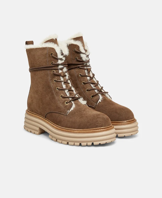 Schnürstiefeletten