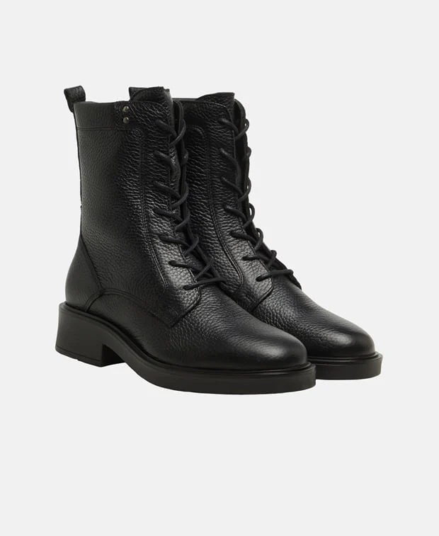 Schnürstiefeletten