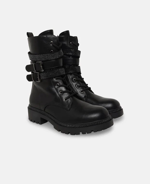 Schnürstiefeletten