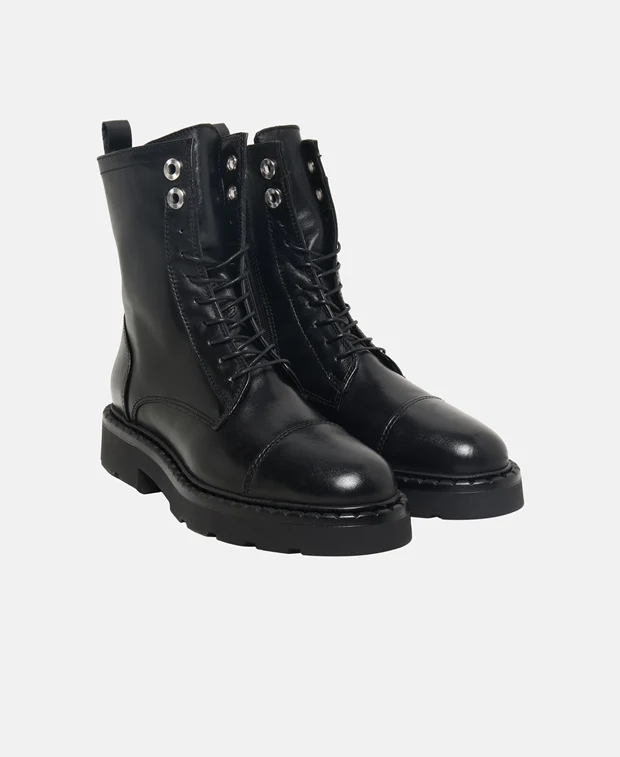 Schnürstiefeletten