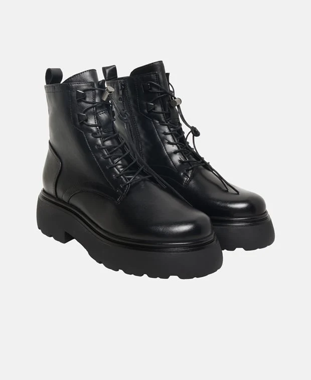 Schnürstiefeletten