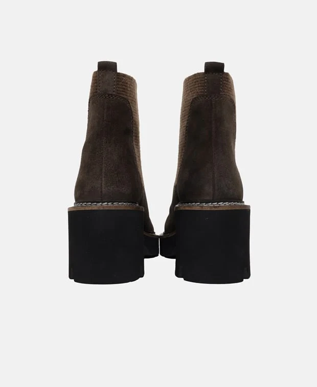 Chelsea Boots - Image 2