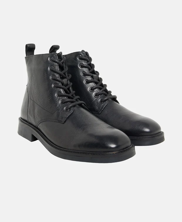 Schnürstiefeletten