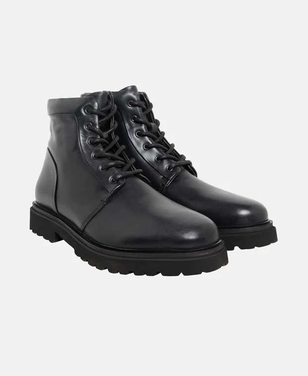 Schnürstiefeletten