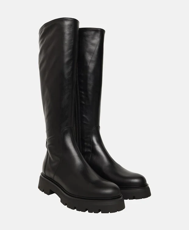 Wadenhohe Stiefel