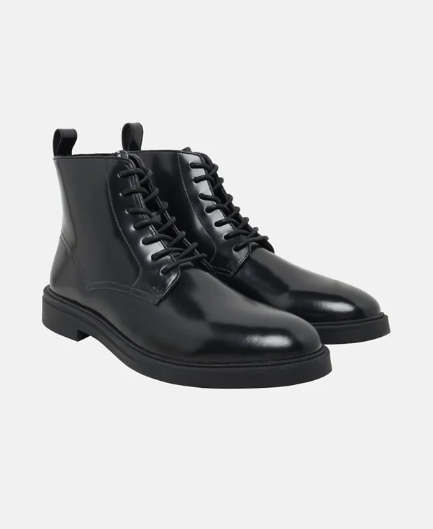 Schnürstiefeletten