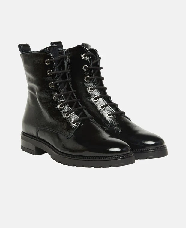 Schnürstiefeletten