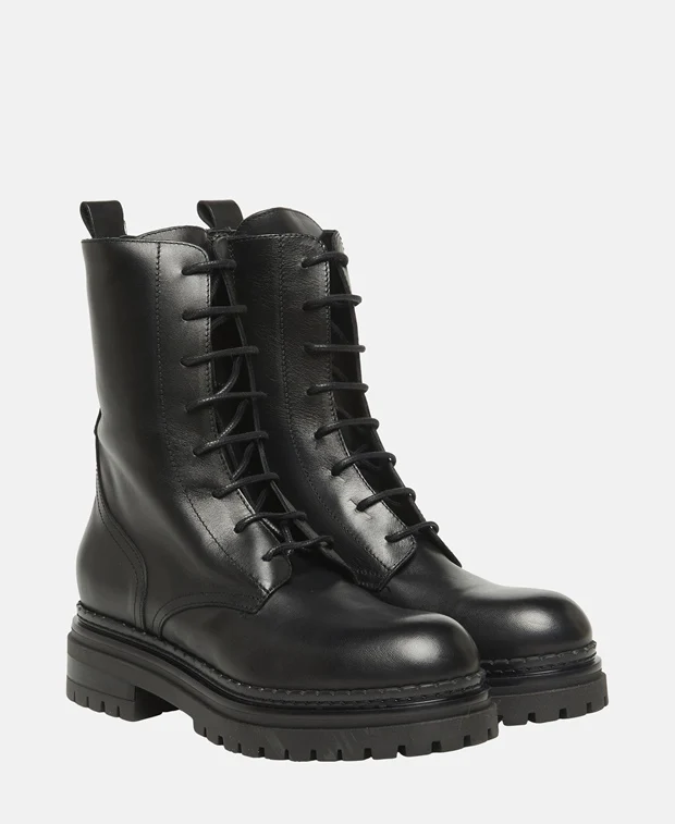 Schnürstiefeletten