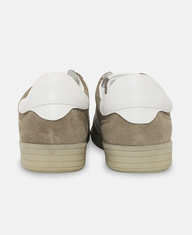 Sneaker - Image 2