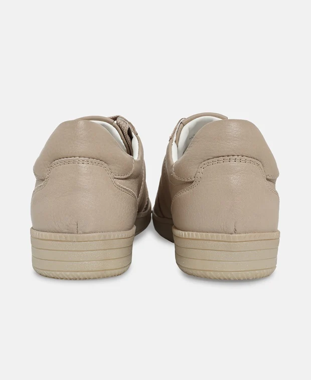 Sneaker - Image 2